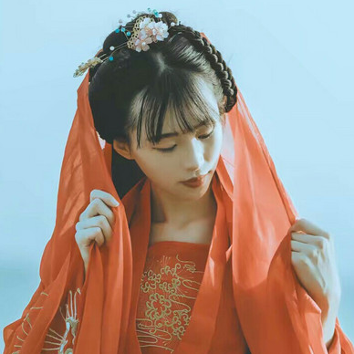 烈焰紅衣女生頭像，唯美古風(fēng)真人頭像