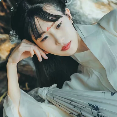 素衣帶傘和團(tuán)扇女生頭像，唯美古風(fēng)真人頭像