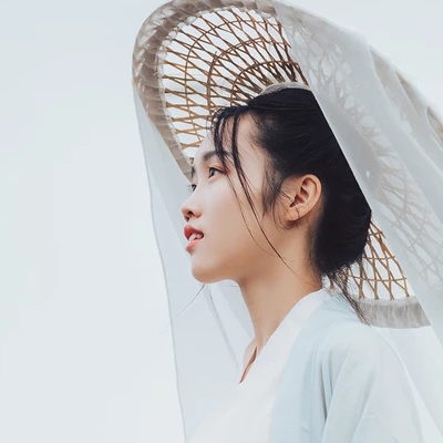 白衣俠客喝酒女生頭像，唯美古風(fēng)真人頭像