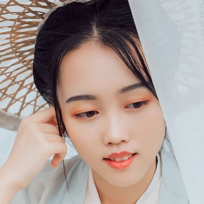 白衣俠客喝酒女生頭像，唯美古風(fēng)真人頭像