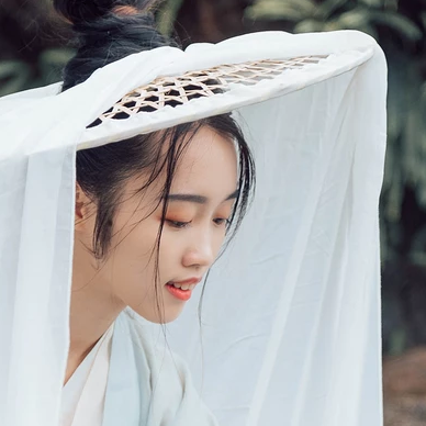 白衣俠客喝酒女生頭像，唯美古風(fēng)真人頭像