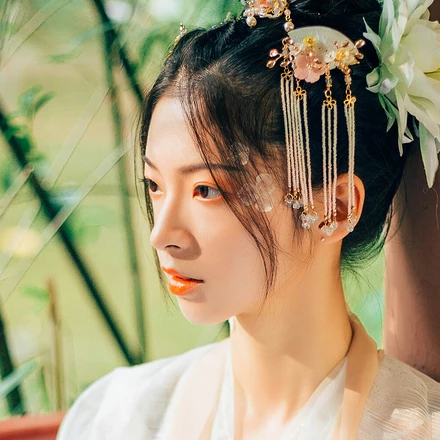 花神淚帶團(tuán)扇女生頭像，唯美古風(fēng)真人頭像