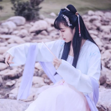 清新帶團扇女生頭像，唯美古風(fēng)真人頭像