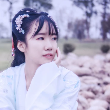 清新帶團扇女生頭像，唯美古風(fēng)真人頭像