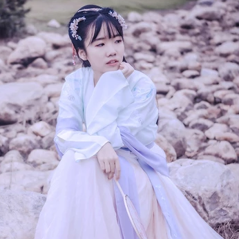 清新帶團扇女生頭像，唯美古風(fēng)真人頭像