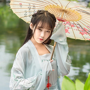 杜若花枝帶和團(tuán)扇傘女生頭像，唯美古風(fēng)頭像