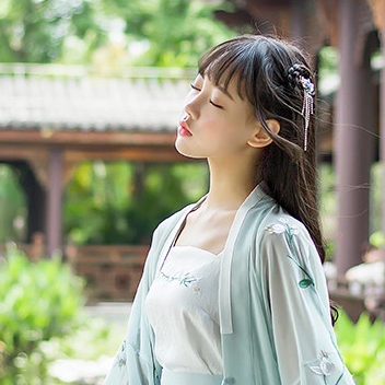 杜若花枝帶和團(tuán)扇傘女生頭像，唯美古風(fēng)頭像