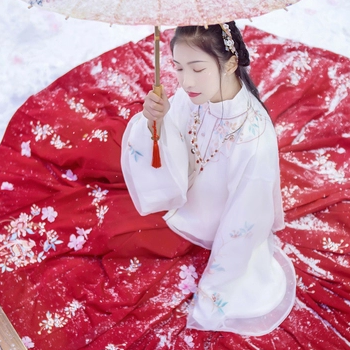 雪中團(tuán)花帶傘女子頭像，唯美古真人頭像