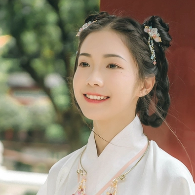 粉嫩提燈少女頭像，唯美古真人頭像