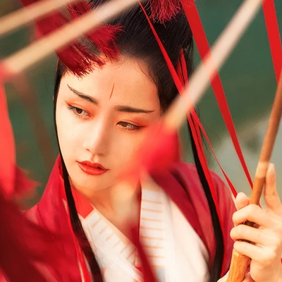紅衣女子霸氣喝酒頭像，唯美古風真人頭像