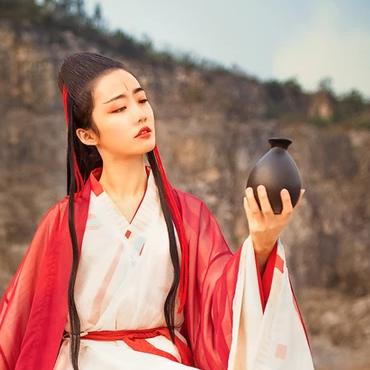紅衣女子霸氣喝酒頭像，唯美古風真人頭像