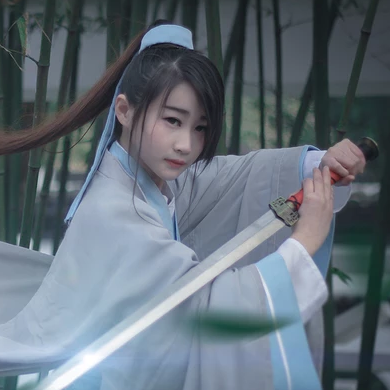 竹林舞劍女生頭像，唯美古風(fēng)真人頭像
