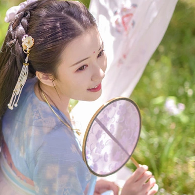 小清新帶團扇女生頭像，唯美古風真人頭像