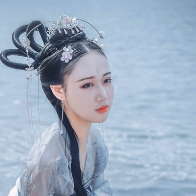 兩組齊胸襦裙?jié)h服女子頭像，唯美古風(fēng)真人頭像