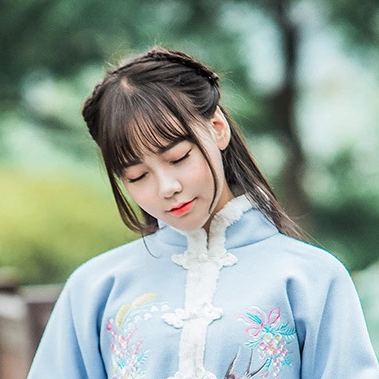 可愛帶團(tuán)扇和傘女生頭像，唯美古風(fēng)真人頭像