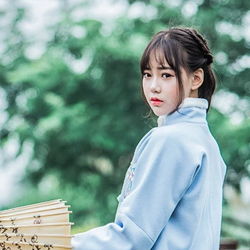 可愛帶團(tuán)扇和傘女生頭像，唯美古風(fēng)真人頭像