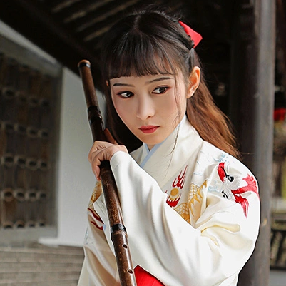 霸氣吹笛女生頭像，唯美古風(fēng)真人頭像