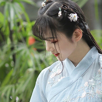 漢服帶傘女生頭像，唯美古風(fēng)真人頭像