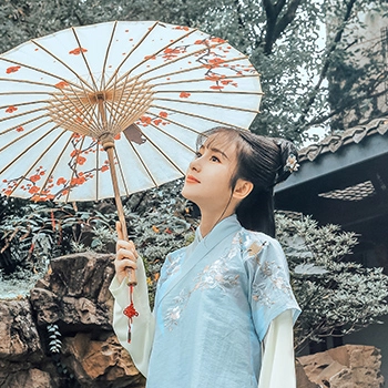 漢服帶傘女生頭像，唯美古風(fēng)真人頭像