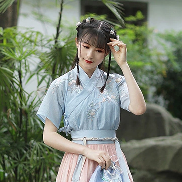 漢服帶傘女生頭像，唯美古風(fēng)真人頭像
