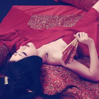 性感妖嬈紅衣女生頭像，唯美古風(fēng)真人頭像