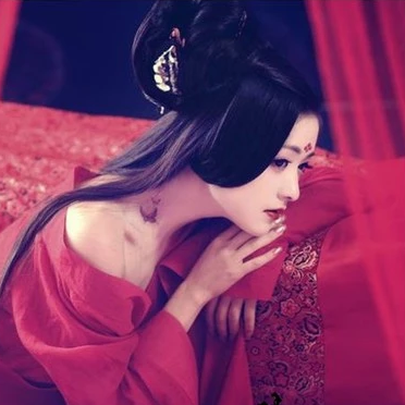 性感妖嬈紅衣女生頭像，唯美古風(fēng)真人頭像
