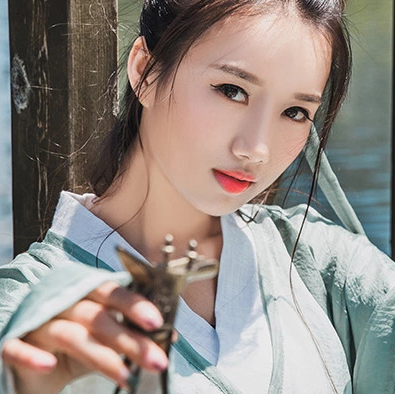 素衣女生喝酒頭像，唯美古風(fēng)真人頭像