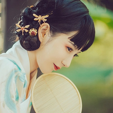 俏皮可愛帶團(tuán)扇女生頭像，唯美古風(fēng)真人頭像