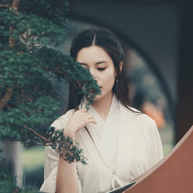 蒙眼帶團(tuán)扇女子頭像，唯美古風(fēng)真人頭像