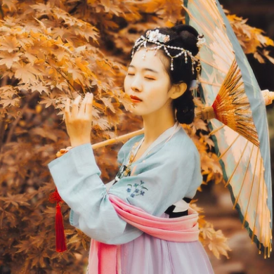 秋意唯美帶傘頭像，唯美古風(fēng)真人女子頭像