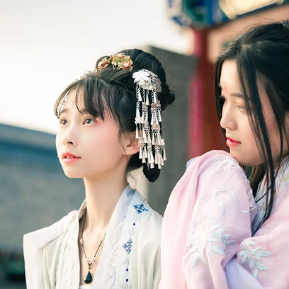 陽光下漢服帶傘頭像，唯美古風(fēng)閨蜜頭像