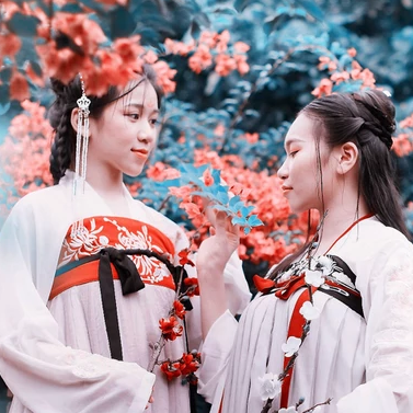 梅花樹下閨蜜頭像，唯美古風女子真人頭像