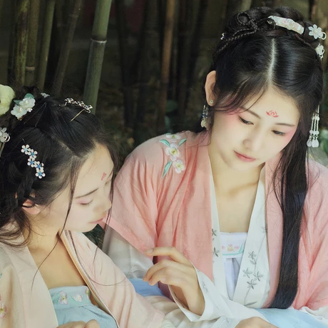 綠陰樹下閨蜜頭像，唯美古風女子頭像
