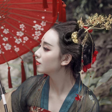 嬌艷紅裙帶紅傘頭像，唯美古風女子頭像