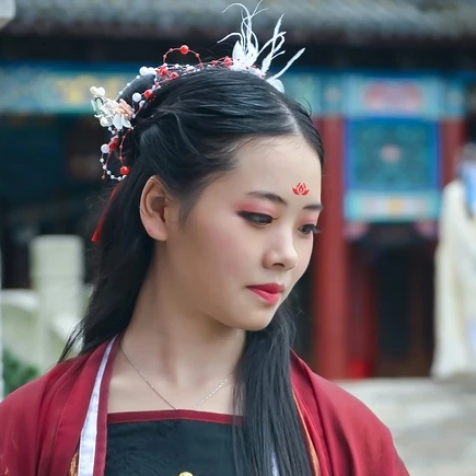 霸氣紅衣女子帶劍頭像，唯美古風(fēng)女子真人頭像