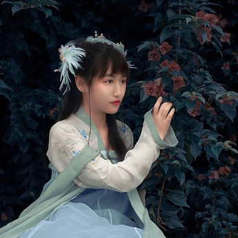 淺藍(lán)漢服小清新頭像，唯美古風(fēng)女生真人頭像