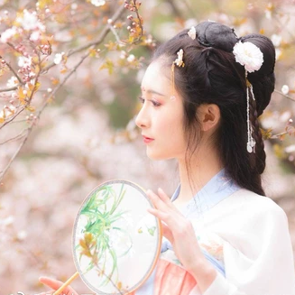 粉色小清新帶團(tuán)扇頭像，唯美古風(fēng)女子真人頭像
