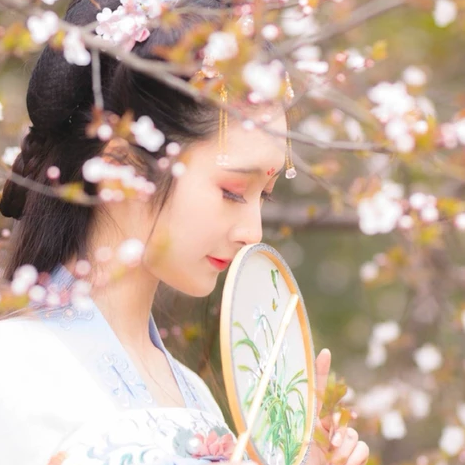 粉色小清新帶團(tuán)扇頭像，唯美古風(fēng)女子真人頭像