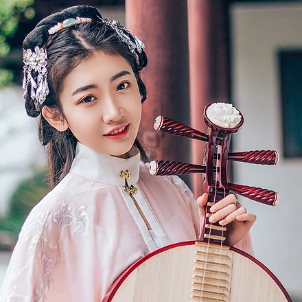 桃花樹下古風(fēng)頭像，唯美古風(fēng)粉衣女子真人頭像