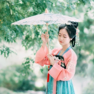 紅衣女子帶傘頭像，唯美古風(fēng)女子真人頭像