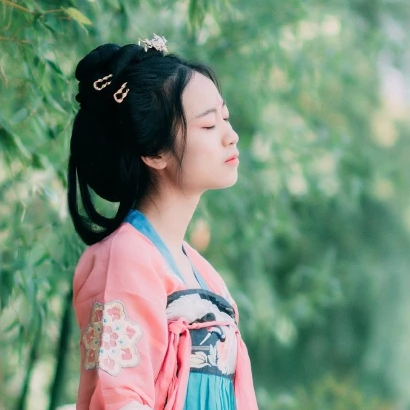 紅衣女子帶傘頭像，唯美古風(fēng)女子真人頭像