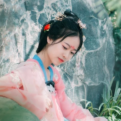 紅衣女子帶傘頭像，唯美古風(fēng)女子真人頭像