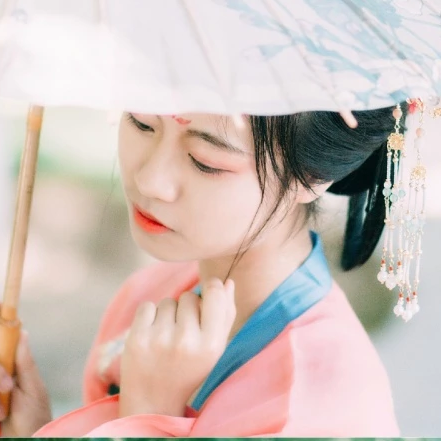 紅衣女子帶傘頭像，唯美古風(fēng)女子真人頭像