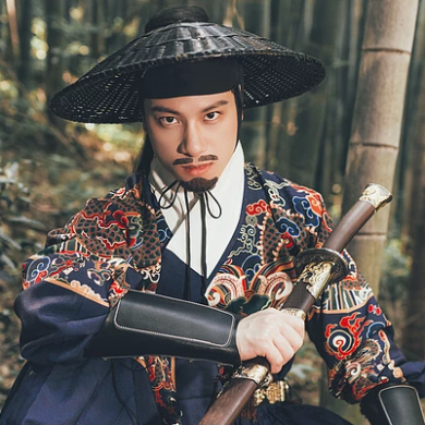霸氣錦衣行帶刀頭像，唯美古風(fēng)男生真人頭像