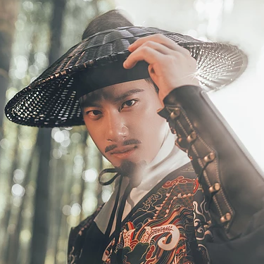 霸氣錦衣行帶刀頭像，唯美古風(fēng)男生真人頭像