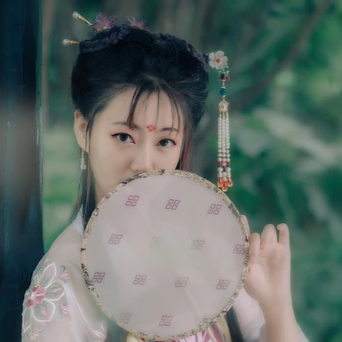 唯美漢服女生頭像，古風(fēng)真人女子頭像
