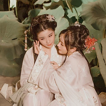 荷塘邊唯美古風真人閨蜜頭像