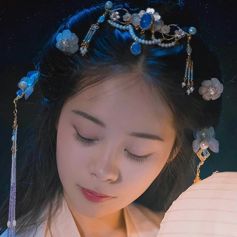 提燈唯美古風少女真人頭像