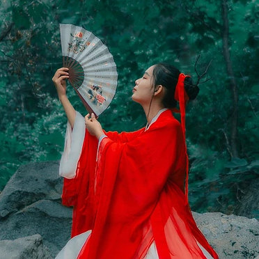 紅衣女子霸氣頭像，唯美古風真人女子頭像