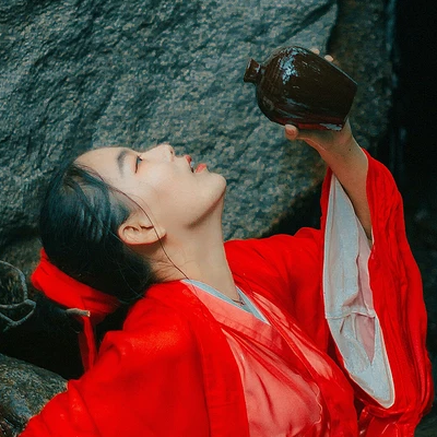 紅衣女子霸氣頭像，唯美古風真人女子頭像